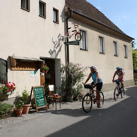 Weinbau-Gaestezimmer Martin Und Eva Maria Jamek 魏森基兴 外观 照片