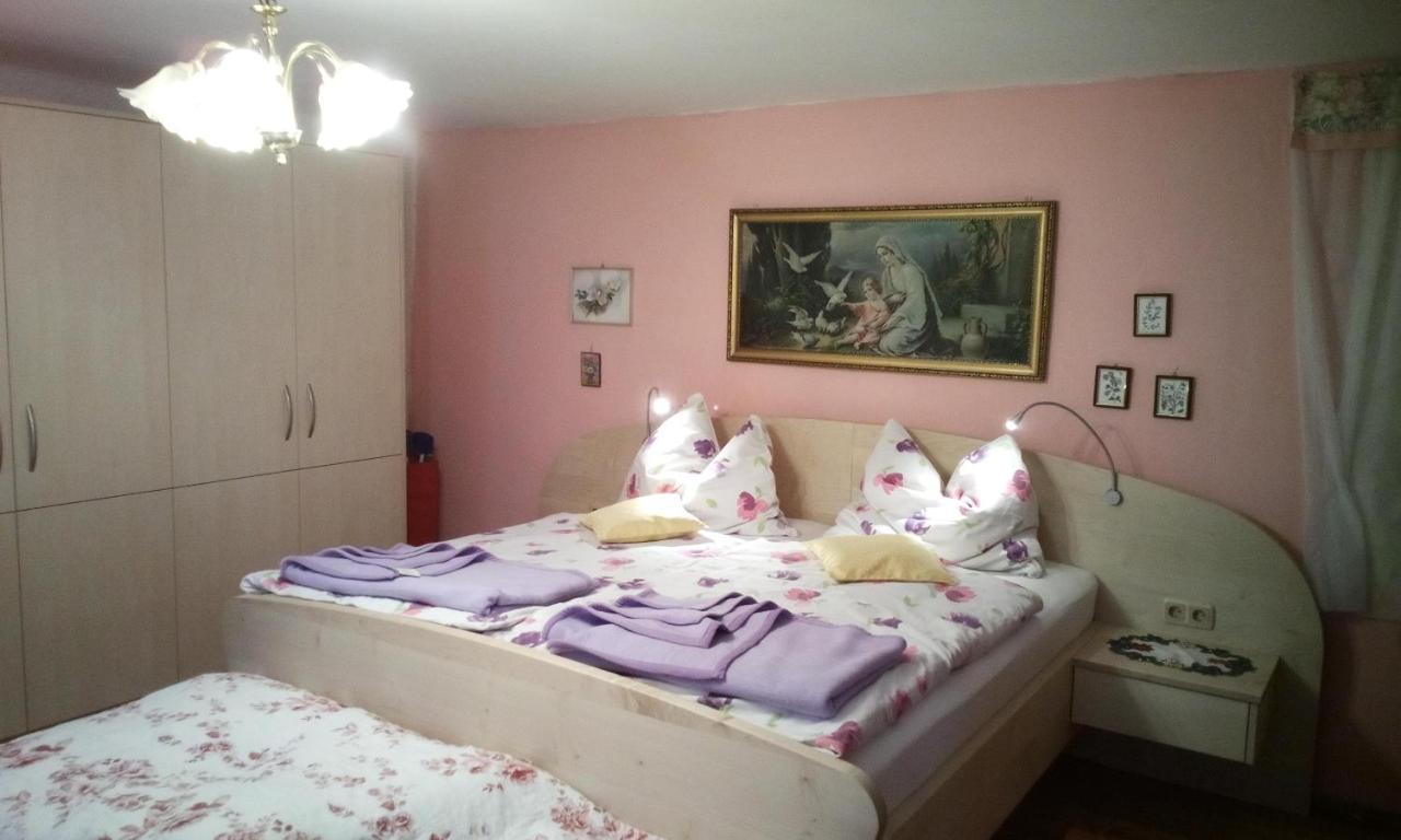 Weinbau-Gaestezimmer Martin Und Eva Maria Jamek 魏森基兴 外观 照片